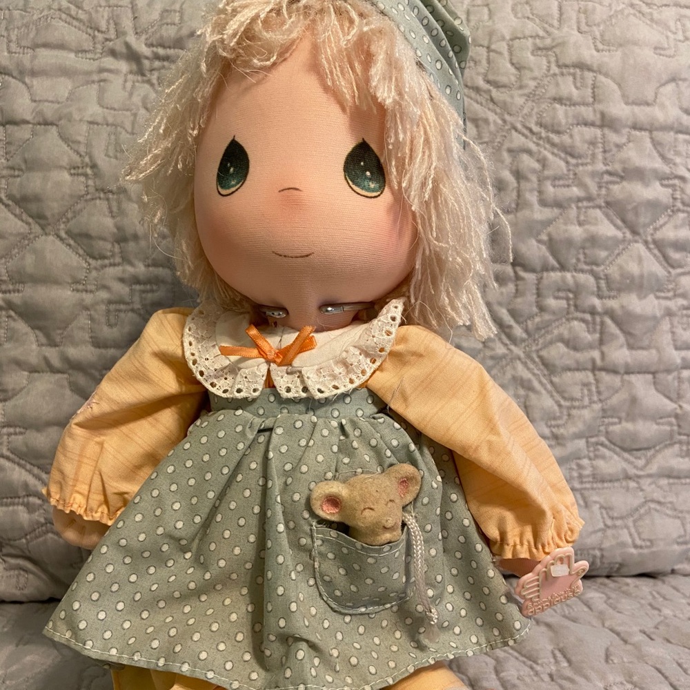 Precious Moments Bonnie Applause Doll 4561, Stand